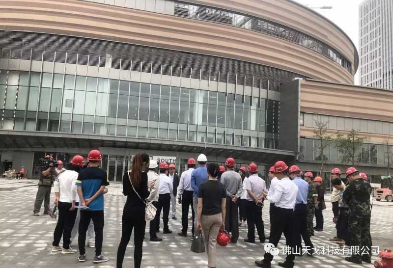 市、區領導一行到訪佛山國際體育文化演藝館 市、區領導一行到訪佛山國際體育文化演藝館